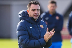 Xavi được thuyết phục ở lại Barca.