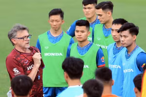 Nhiều ngôi sao tuyển Việt Nam trở lại tập luyện và thi đấu.