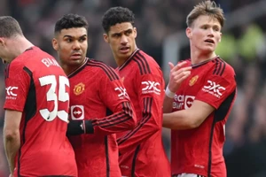 Man United không được dự Europa League vì vi phạm quy định của UEFA.