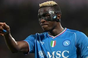 Victor Osimhen nằm trong kế hoạch mua sắm của Liverpool và PSG.