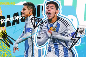  Claudio Echeverri gia nhập Man City.