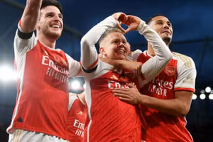 Arsenal chia tay thủ môn Alex Runarsson. 