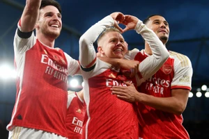 Arsenal chia tay thủ môn Alex Runarsson. 