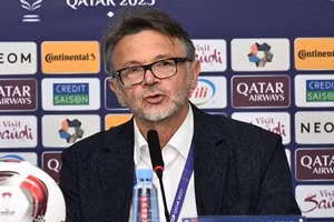 HLV Troussier thất vọng với thất bại của học trò trước Indonesia.