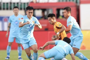 Hoàng Anh Gia Lai bất phân thắng bại Nam Định ở vòng 18 V-League.