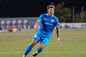 Tiền vệ Việt kiều Cyrus Ryuichi Tran thử việc ở Bình Dương.