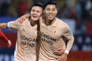 Vũ Văn Thanh góp công giúp Công an Hà Nội đánh bại Thanh Hóa ở vòng 11.