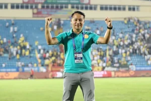 HLV Vũ Hồng Việt hài lòng với trận thắng Hà Tĩnh FC.