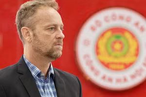 HLV Polking nhận lương 30.000 USD/tháng khi dẫn dắt Công an Hà Nội.