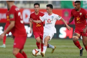 Hoàng Anh Gia Lai rộng cửa trụ hạng sau trận thắng Hà Tĩnh.