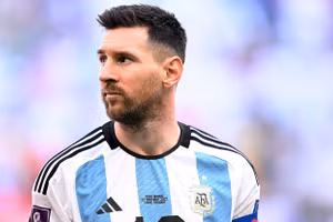 Messi bị khởi kiện vì lăng mạ trọng tài.