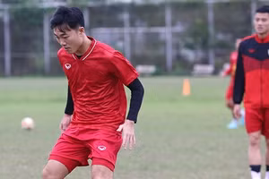 Lương Xuân Trường được ngợi khen sau trận thắng Bình Dương.