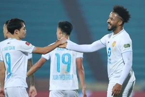 Rafaelson Bezerra Fernandes đoạt giải thưởng cầu thủ xuất sắc nhất tháng 12 V-League.