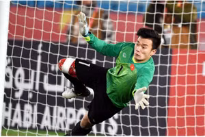 Bùi Tiến Dũng được AFC khen ngợi với ký Thường Châu 2018.