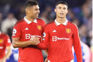 Casemiro được Man United rao bán.