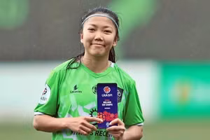 Huỳnh Như về nước chơi bóng sau khi chia tay Lank FC.