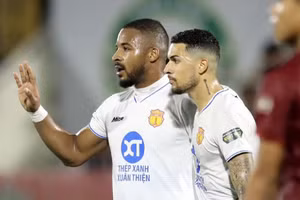 Bộ đôi ngoại binh Nam Định lọt Top Vua phá lưới V-League sau 11 vòng.