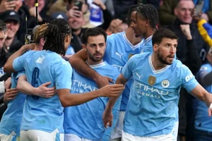 Man City vào bán kết FA Cup gặp kình địch Man United.