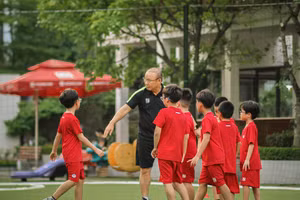 Học viên Park Hang Seo sang Hàn Quốc tập huấn.