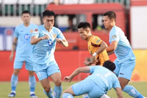 Hoàng Anh Gia Lai bất phân thắng bại Nam Định ở vòng 18 V-League.