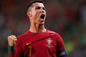 Cristiano Ronaldo được HLV ĐT Bồ Đào Nha ngợi khen.