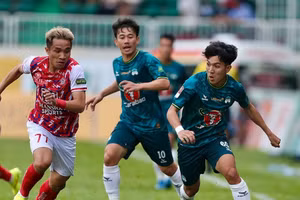 Hoàng Anh Gia Lai thua sốc CLB TP. HCM trên sân khách.