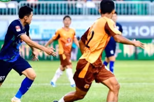 Hoàng Anh Gia Lai nguy cơ phải đá play-off cuối mùa sau trận thua Bình Định.