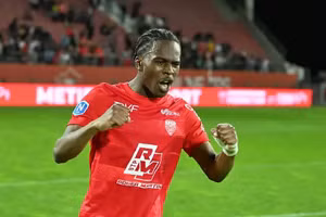 Rayane Messi gia nhập Man United.