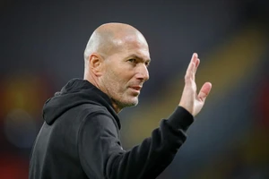 Zinedine Zidane cân nhắc trở lại nghiệp huấn luyện viên.