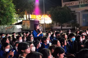 Sinh viên Trường Cao đẳng Bình Thuận tham gia thi các nội dung liên quan đến phòng, chống di cư bất hợp pháp và di cư an toàn.