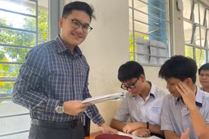 Thầy Võ Minh Nghĩa, giáo viên Trường THPT Nguyễn Du.