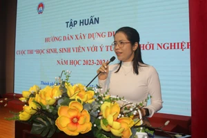 Bà Cao Thị Thiên Phúc phát biểu tại hội nghị triển khai cuộc thi.