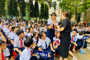 Trường tiểu học Lê Văn Việt tổ chức chuyên đề “Xây dựng tình bạn đẹp, nói không với bạo lực học đường”.