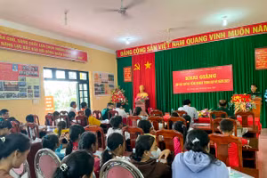 Quang cảnh buổi lễ khai giảng tiếng Khmer tại đồn Biên phòng Lai Hòa. 