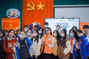 Phổ thông Cao đẳng-FPT Polytechnic tổ chức hướng nghiệp cho học sinh Trường THCS Thống Nhất, TP Huế (Thừa Thiên Huế).