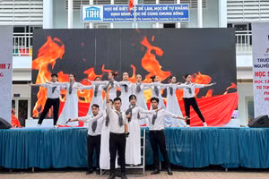 Hội trại truyền thống 9/1 diễn ra với chủ đề “Tự hào học sinh Thành phố học tập và làm theo Bác”.