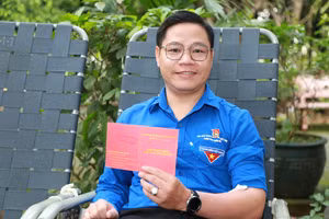 Thầy Tuyển trong một lần đi hiến máu nhân đạo.