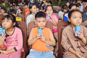 "Con mong muốn sẽ có nhiều chương trình như vậy để chúng con luôn có cơ hội uống sữa để tăng cường sức khỏe".