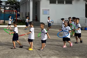 Trẻ Trường mầm non Phước Long B (TP Thủ Đức, TPHCM) trong giờ thể dục.