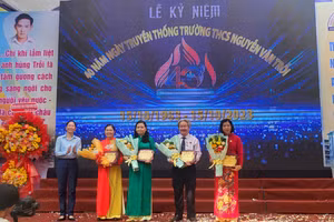 Tri ân các thế hệ lãnh đạo của nhà trường.