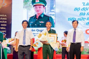 Nhóm tác giả Đại úy Nguyễn Quang Anh, Chủ nhiệm Nhà Văn hóa và Thượng úy Nguyễn Văn Danh, Nhân viên Thư viện kiêm phòng truyền thống, truyền thanh nội bộ, hội trường, Ban Tuyên huấn, Phòng Chính trị, BĐBP tỉnh Bà Rịa -Vũng Tàu đạt giải B tại cuộc thi.