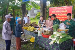 Gian hàng 0 đồng hỗ trợ bà con Khmer có hoàn cảnh khó khăn.