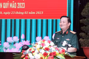 Trung tướng Trần Hoài Trung phát biểu tại buổi gặp mặt.