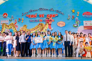 Liên hoan nhóm ca khúc "Chú ve con” được tổ chức hằng năm đã gắn liền với sự thành công liên tiếp của Trường THPT Tây Thạnh.