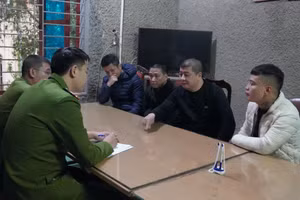 Các đối tượng tại cơ quan Công an.