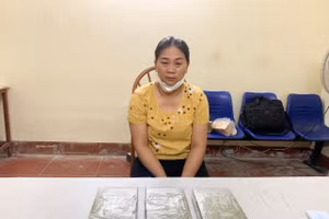 Sơn La: Bắt “nữ quái” vận chuyển thuê 3 bánh heroin