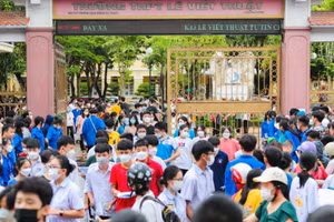 Thí sinh kết thuc môn thi Toán, hoàn thành kỳ thi tuyển sinh vào lớp 10 THPT tỉnh Nghệ An.