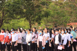 Các thí sinh tham dự khai mạc Kỳ thi chọn học sinh giỏi tỉnh cấp THPT năm học 2020-2021.