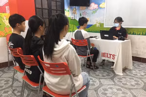 Các thí sinh bắt buộc phải kiểm tra dấu vân tay và hình ảnh, tránh trường hợp gian lận