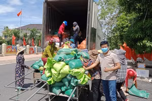 Báo GD&TĐ tiếp tục vận chuyển 50 tấn hàng hóa hỗ trợ người dân vùng dịch phía Nam
